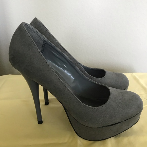 Grey heels - Picture 3 of 4